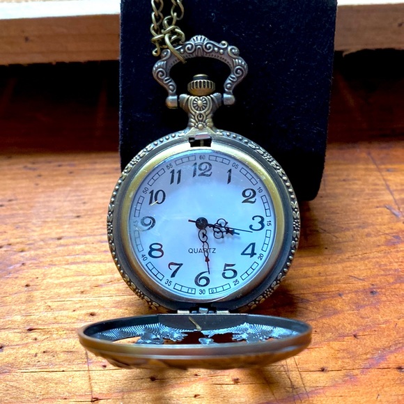 🐎 Thoroughbred Timepiece • Brass Chain • SaratogaStyle - Picture 2 of 8